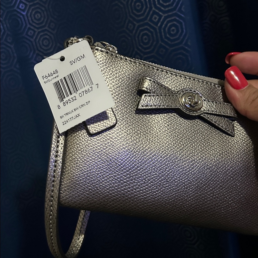 Coach Silver wristlet with bow turnlock nwt - Picture 2 of 8